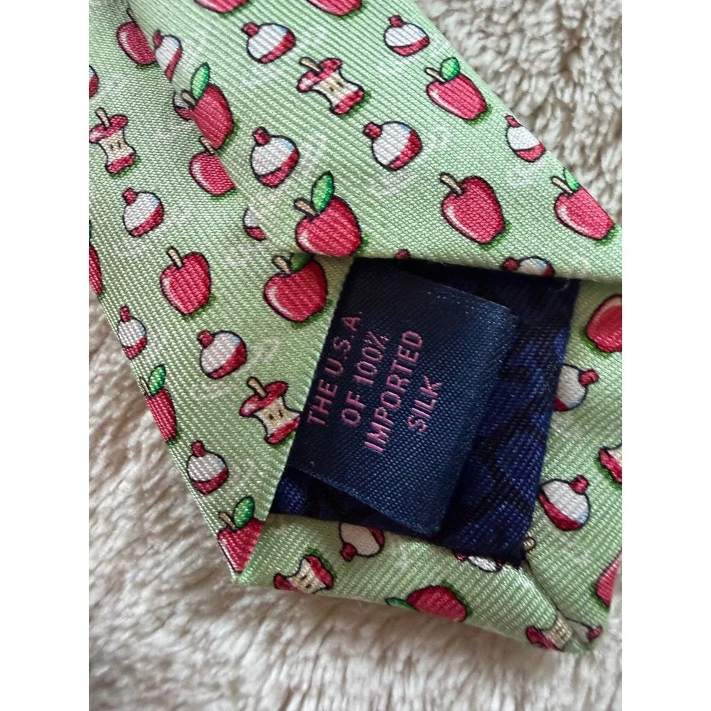 Vineyard Vines Boys Silk Tie Green Bobbing for Apples Pattern Necktie 48 Inch